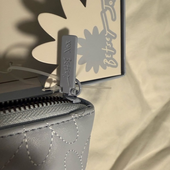 Betsey Johnson NWT Quilted Dasies Baby Blue Wallet with included Wristlet! - Picture 6 of 8